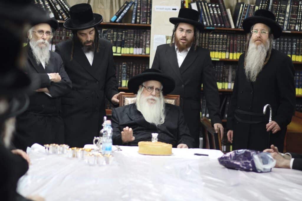 האדמו"ר מצאנז שליט"א בביקור בהיכל ישיבת שפע חיים