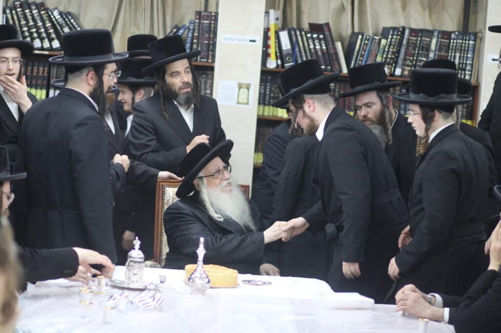 האדמו"ר מצאנז שליט"א בביקור בהיכל ישיבת שפע חיים