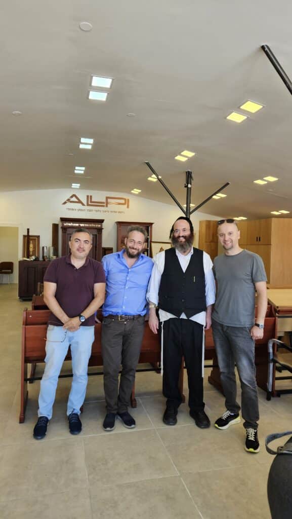 אלפי ריהוט פותחת מרכז תצוגה חדש בלולים!