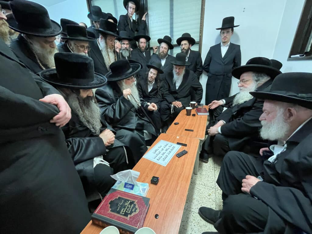 גדולי ישראל ניחמו את ראש הישיבה הגר"ש אלתר על פטירת אימו