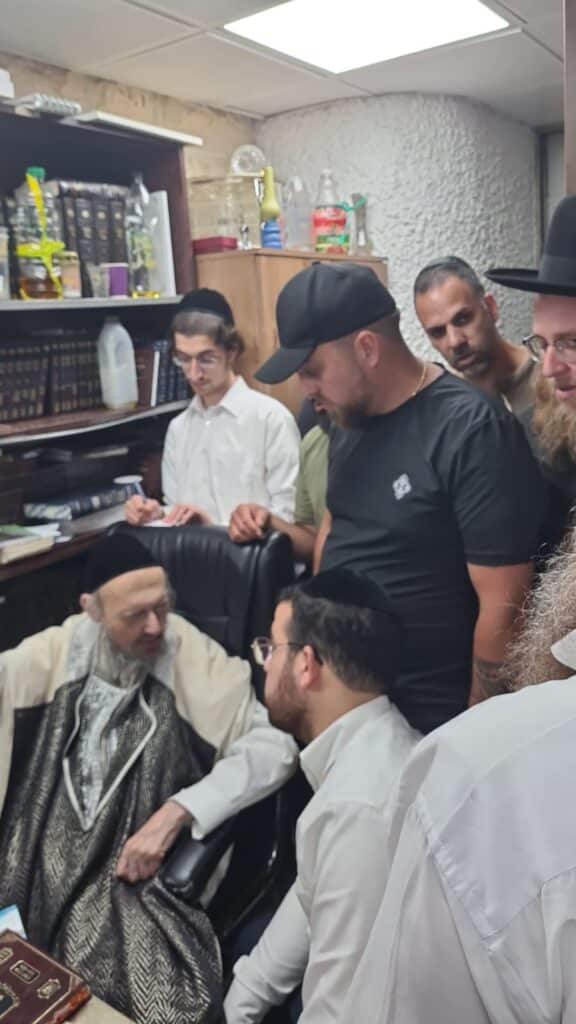 בגבול עם לבנון: קצינים בצה"ל התברכו אצל הגר"ד קוק