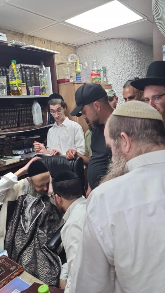 בגבול עם לבנון: קצינים בצה"ל התברכו אצל הגר"ד קוק