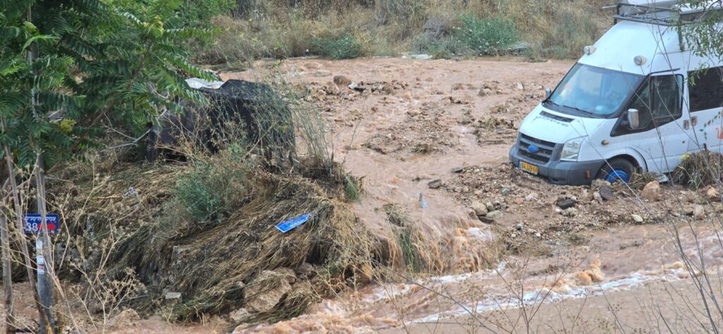 בגלל צינור מים: שיטפונות בשכונת עין כרם בירושלים
