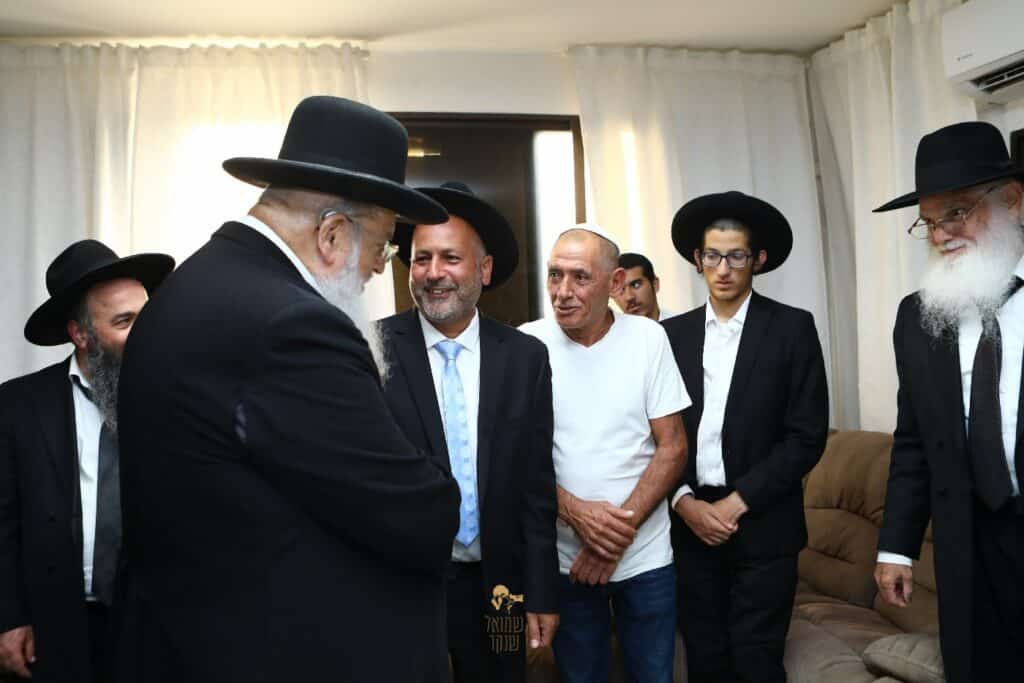 רכסים צהלה: הכנסת ס"ת לבית הכנסת בכפר חסידים