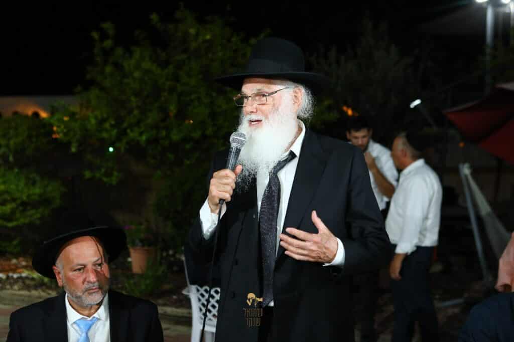 רכסים צהלה: הכנסת ס"ת לבית הכנסת בכפר חסידים