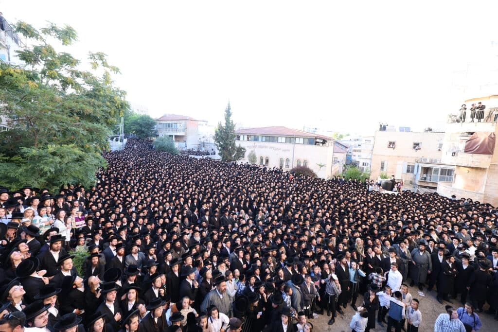אלפים התכנסו בירושלים במחאה נגד גיוס בני הישיבות