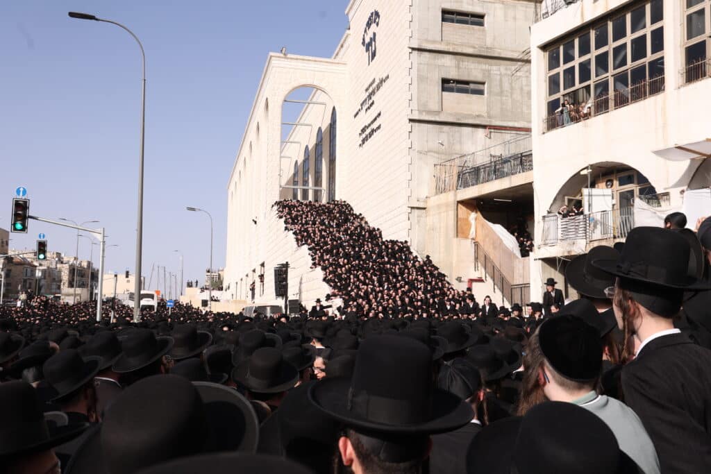 הלווית ההמונים: הרבנית הצדקנית מגור ע"ה הובאה למנוחות