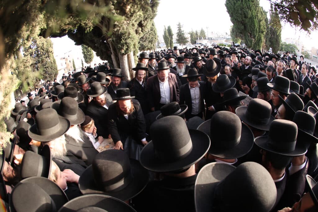 הלווית ההמונים: הרבנית הצדקנית מגור ע"ה הובאה למנוחות