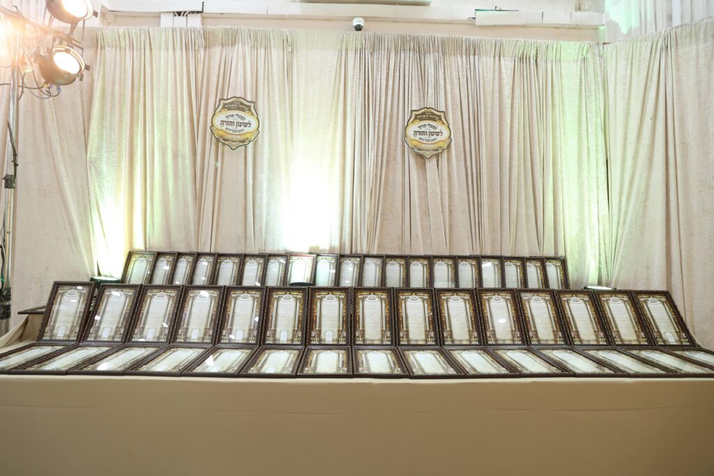 גלריה: ברחמסטריווקא חגגו את מעמד 'אדירי התורה'