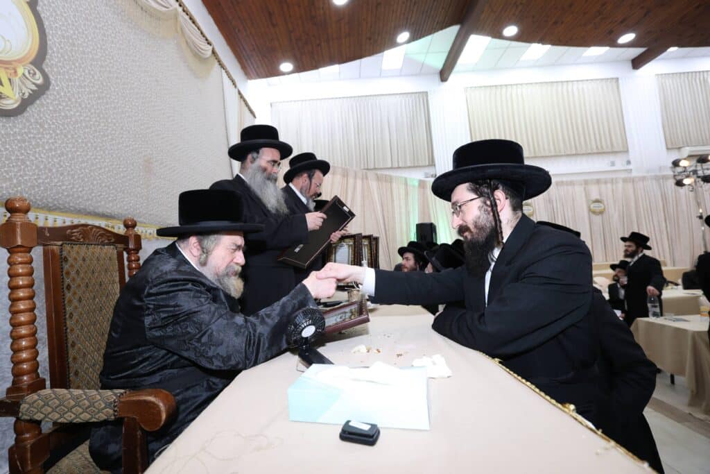 גלריה: ברחמסטריווקא חגגו את מעמד 'אדירי התורה'