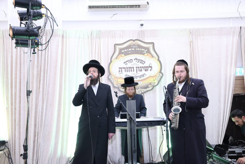 גלריה: ברחמסטריווקא חגגו את מעמד 'אדירי התורה'