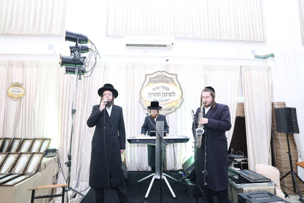 גלריה: ברחמסטריווקא חגגו את מעמד 'אדירי התורה'