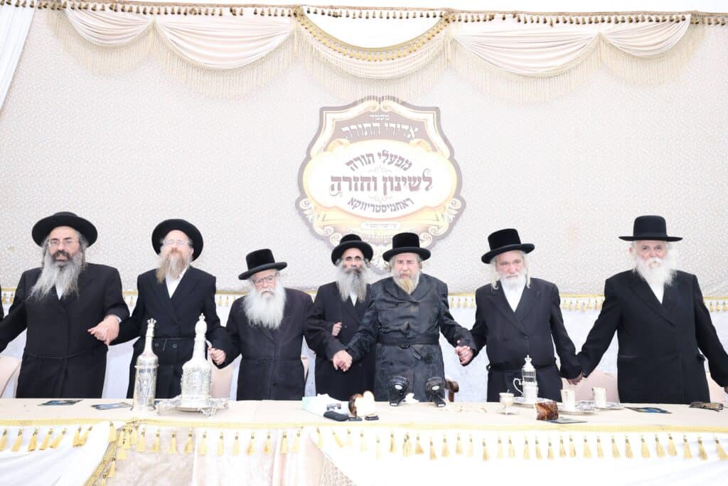 גלריה: ברחמסטריווקא חגגו את מעמד 'אדירי התורה'