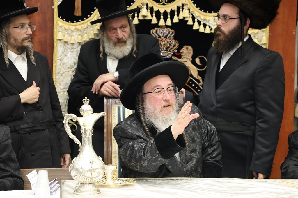 גלריה: בביאלא בני ברק הכניסו ספר תורה