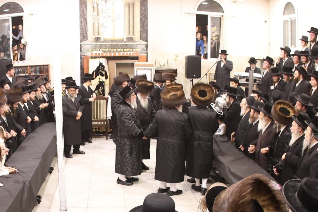 גלריה: בביאלא בני ברק הכניסו ספר תורה