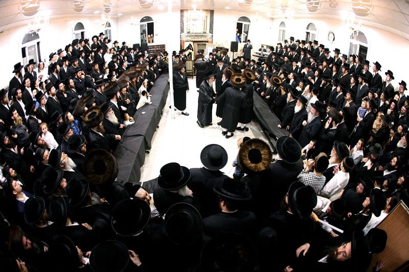 גלריה: בביאלא בני ברק הכניסו ספר תורה