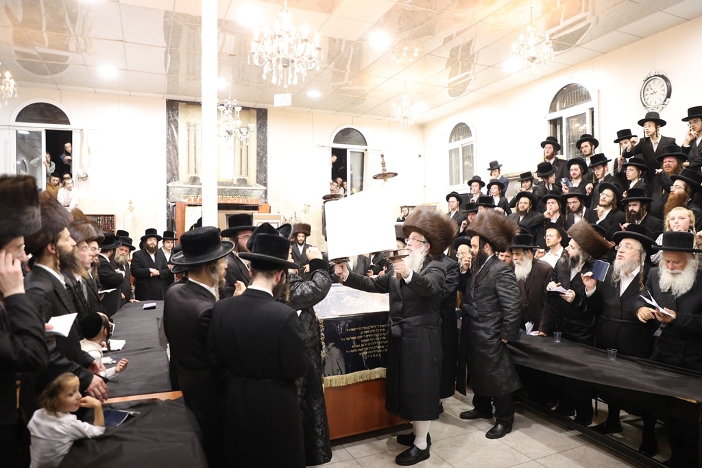 גלריה: בביאלא בני ברק הכניסו ספר תורה