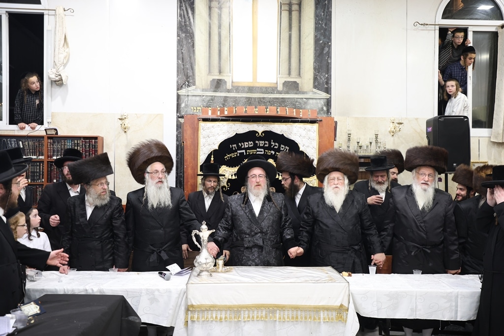 גלריה: בביאלא בני ברק הכניסו ספר תורה