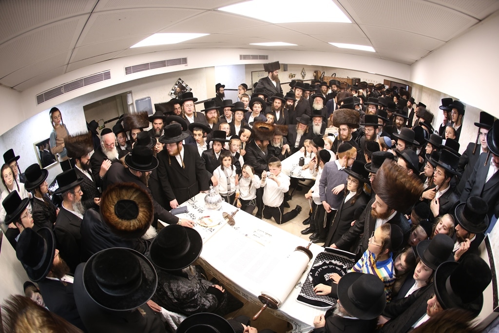 גלריה: בביאלא בני ברק הכניסו ספר תורה