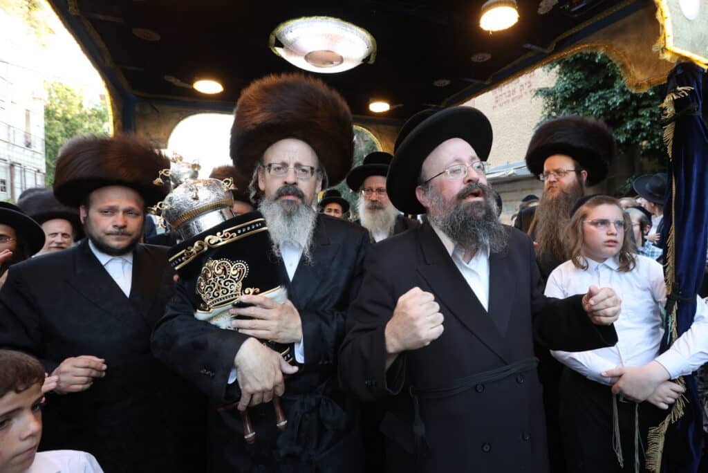 ביום ההילולא: בבית מדרש 'אור החיים' הכניסו ספר תורה