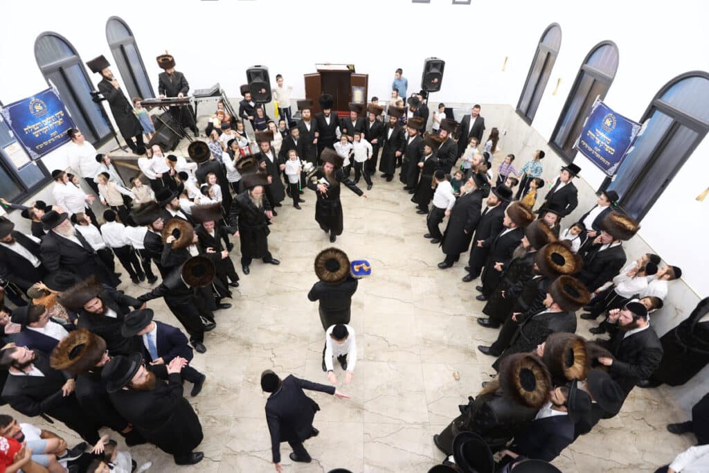 ביום ההילולא: בבית מדרש 'אור החיים' הכניסו ספר תורה