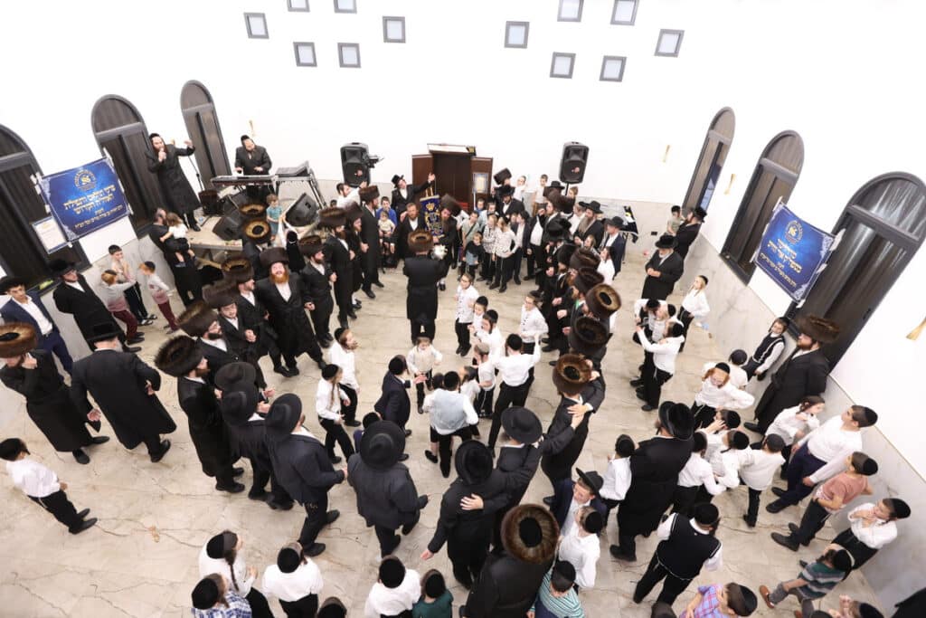 ביום ההילולא: בבית מדרש 'אור החיים' הכניסו ספר תורה