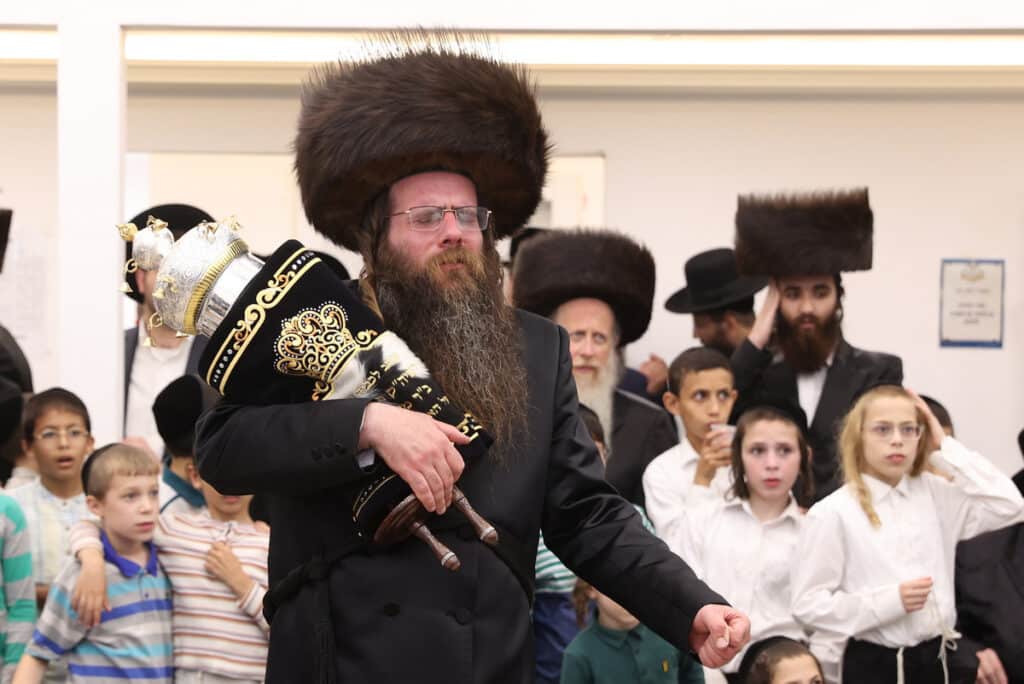 ביום ההילולא: בבית מדרש 'אור החיים' הכניסו ספר תורה