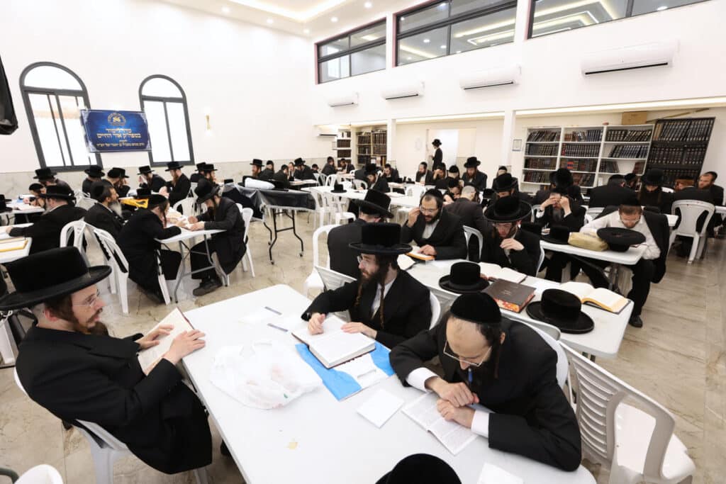 ביום ההילולא: בבית מדרש 'אור החיים' הכניסו ספר תורה