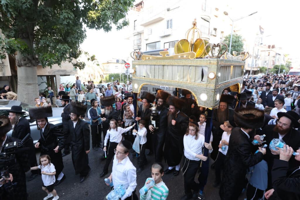 ביום ההילולא: בבית מדרש 'אור החיים' הכניסו ספר תורה