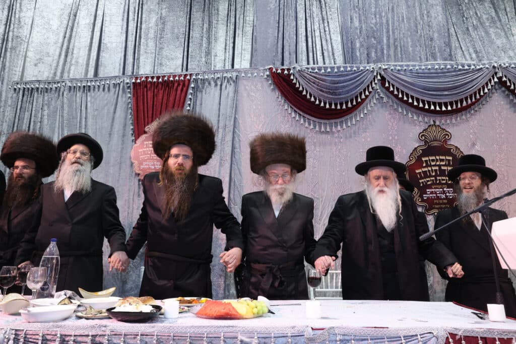 ביום ההילולא: בבית מדרש 'אור החיים' הכניסו ספר תורה