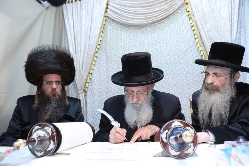 ביום ההילולא: בבית מדרש 'אור החיים' הכניסו ספר תורה