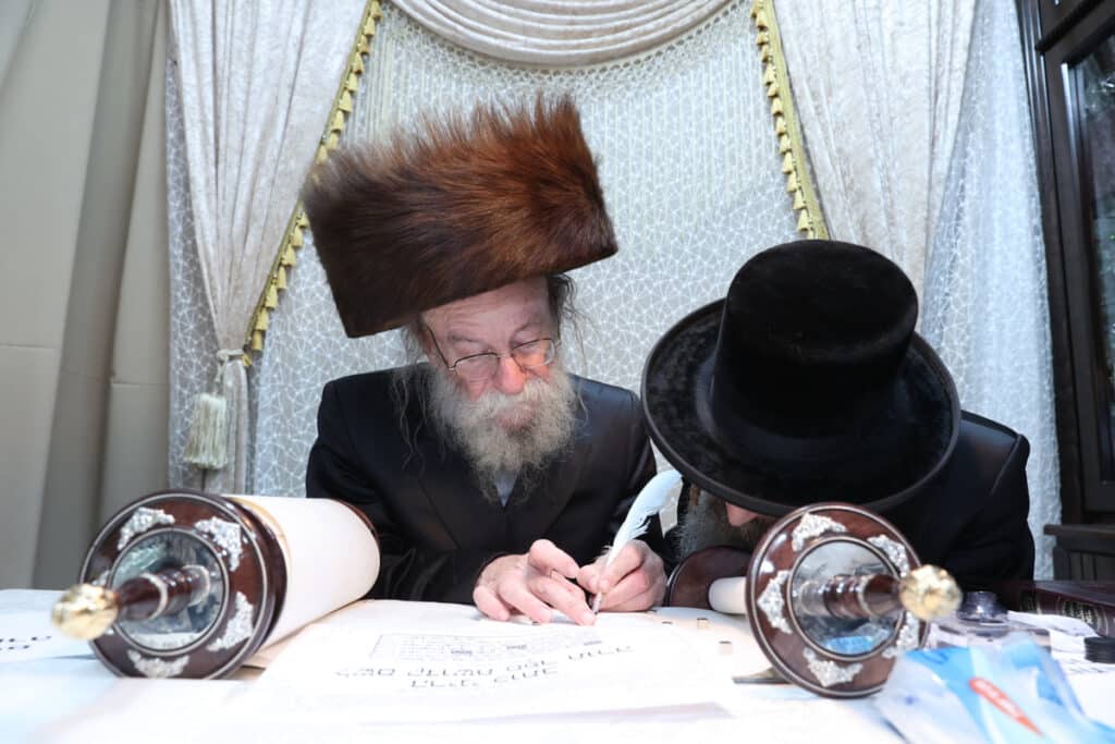 ביום ההילולא: בבית מדרש 'אור החיים' הכניסו ספר תורה