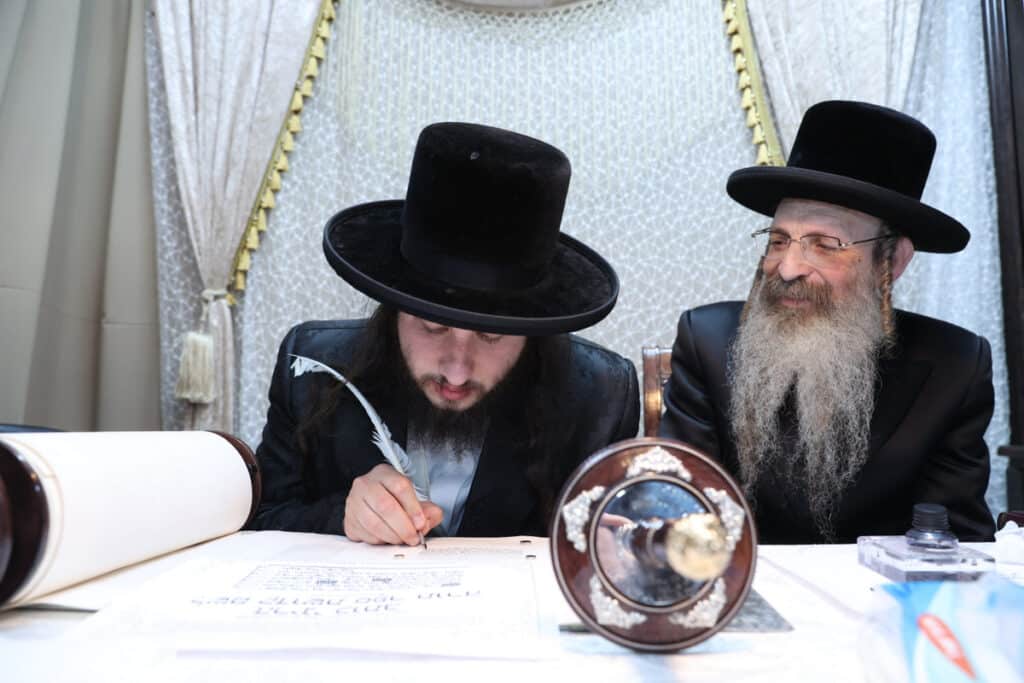 ביום ההילולא: בבית מדרש 'אור החיים' הכניסו ספר תורה