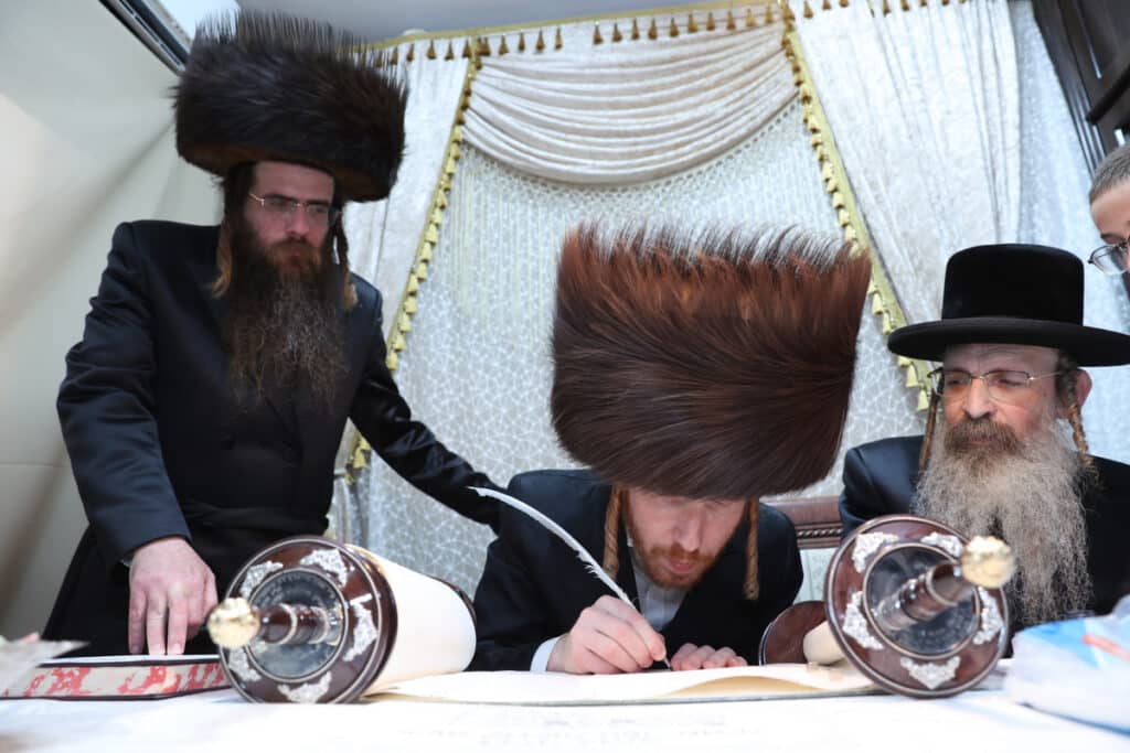 ביום ההילולא: בבית מדרש 'אור החיים' הכניסו ספר תורה