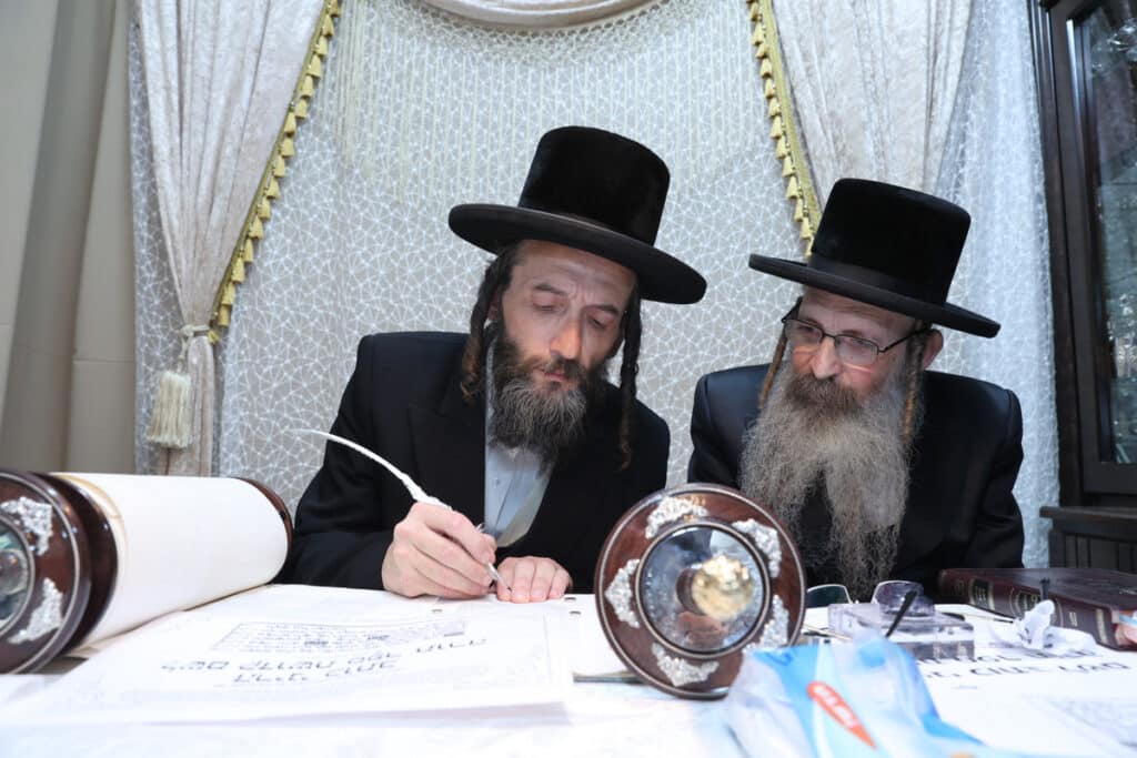 ביום ההילולא: בבית מדרש 'אור החיים' הכניסו ספר תורה