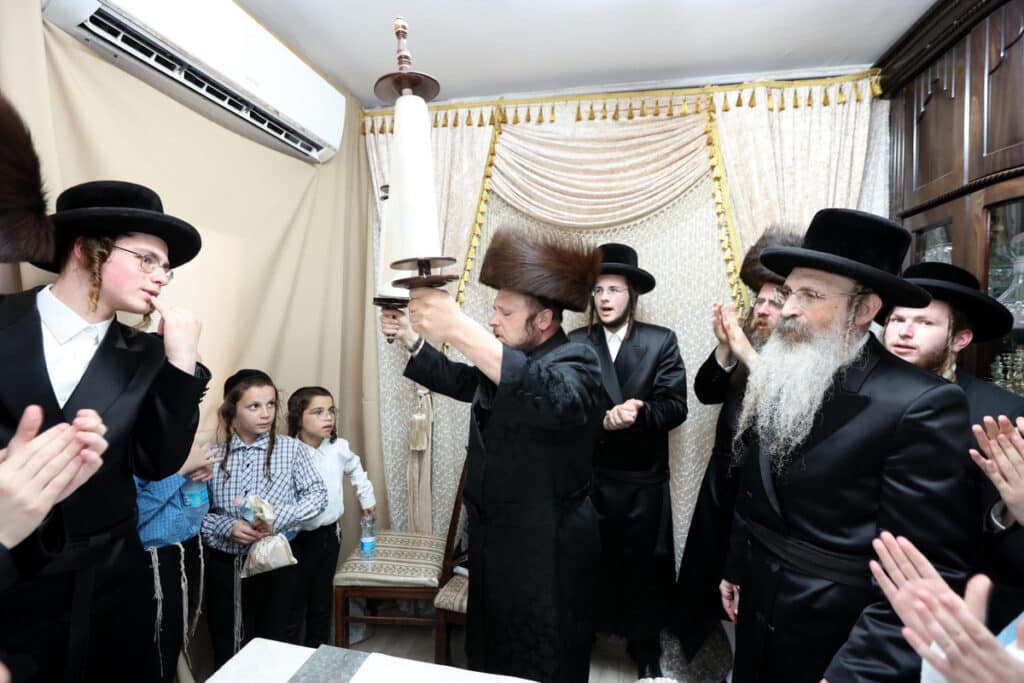 ביום ההילולא: בבית מדרש 'אור החיים' הכניסו ספר תורה