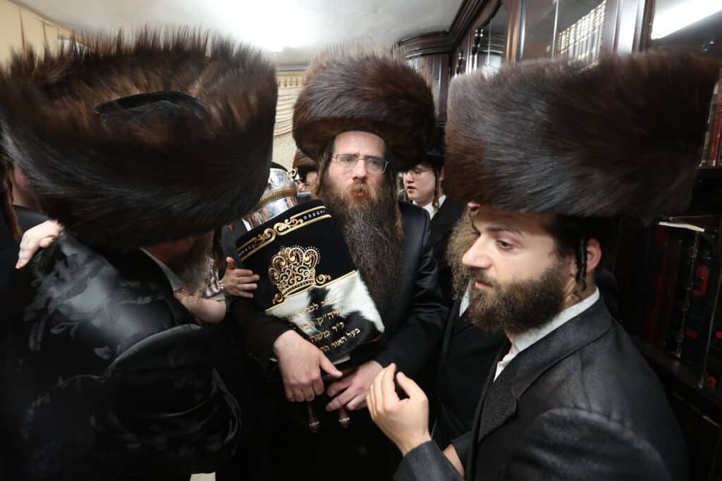 ביום ההילולא: בבית מדרש 'אור החיים' הכניסו ספר תורה