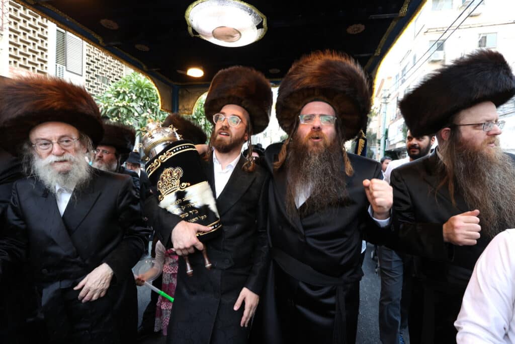 ביום ההילולא: בבית מדרש 'אור החיים' הכניסו ספר תורה