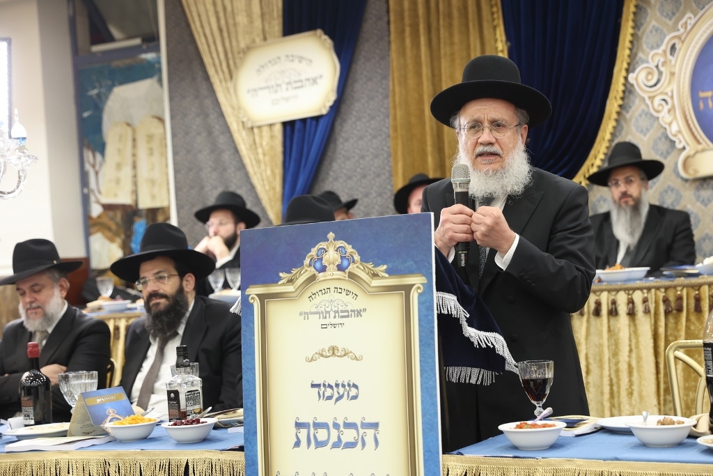 ב'אהבת תורה' הכניסו ספר תורה לע"נ אם הישיבה