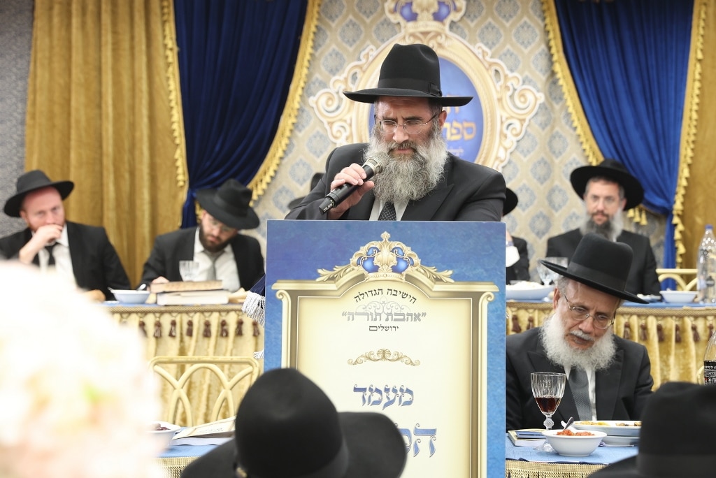 ב'אהבת תורה' הכניסו ספר תורה לע"נ אם הישיבה