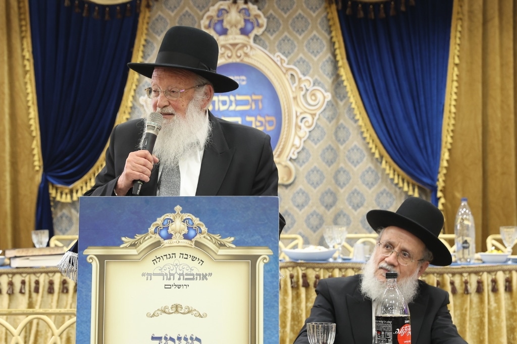 ב'אהבת תורה' הכניסו ספר תורה לע"נ אם הישיבה