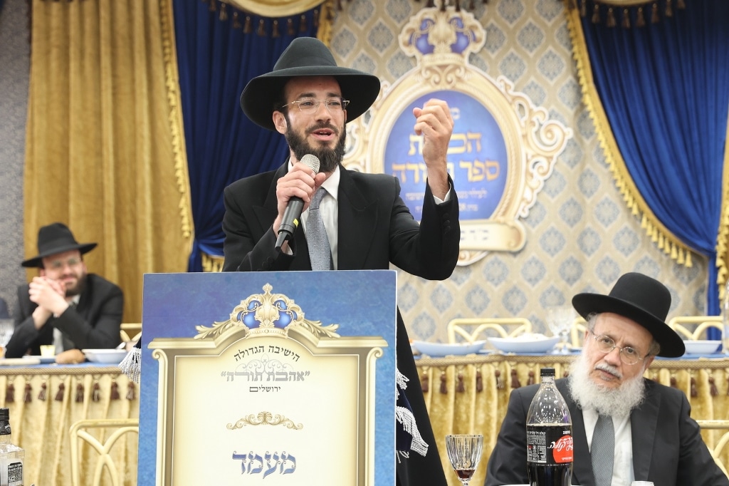 ב'אהבת תורה' הכניסו ספר תורה לע"נ אם הישיבה