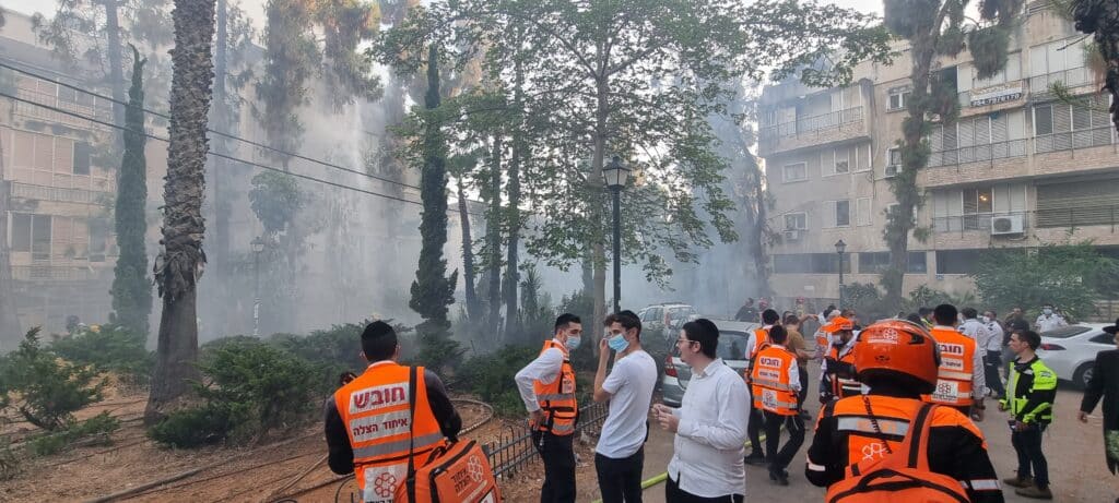 צפו בתיעוד: שריפת ענק משתוללת בחסות עצי הברוש צפו בתיעוד: שריפת ענק משתוללת בחסות עצי הברוש