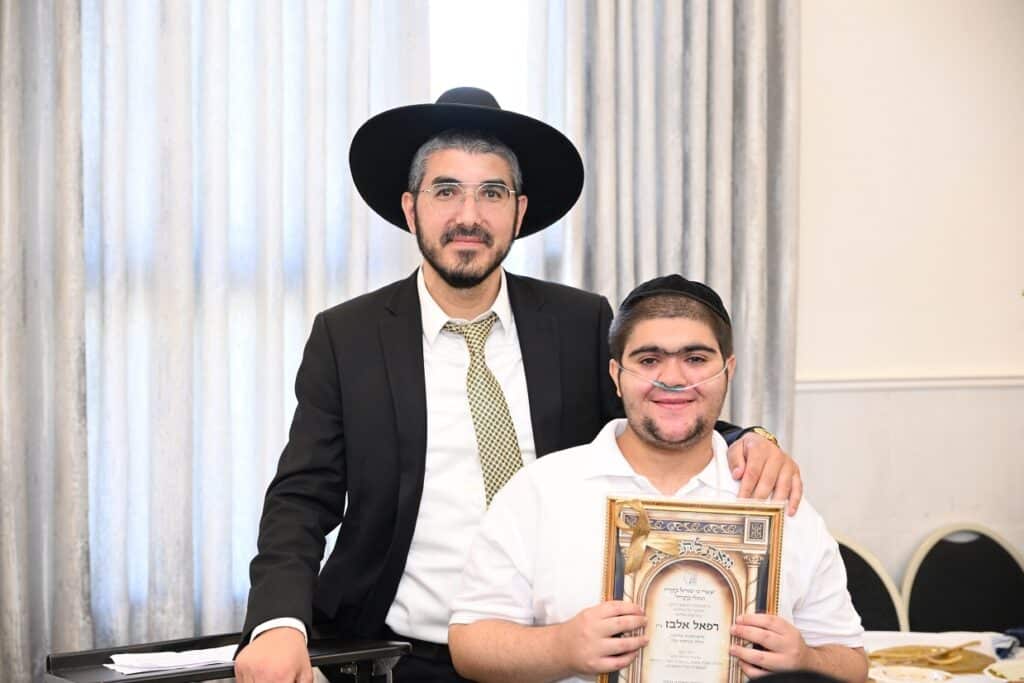 צפו: הילדים המיוחדים חגגו בהכנסת ספר תורה