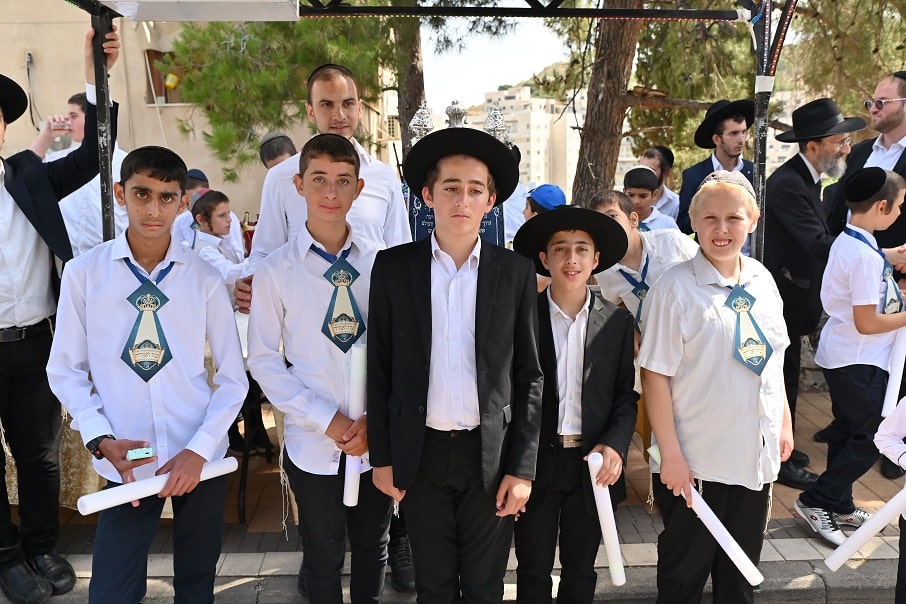 צפו: הילדים המיוחדים חגגו בהכנסת ספר תורה