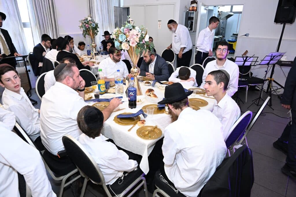 צפו: הילדים המיוחדים חגגו בהכנסת ספר תורה