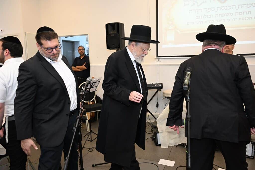 צפו: הילדים המיוחדים חגגו בהכנסת ספר תורה