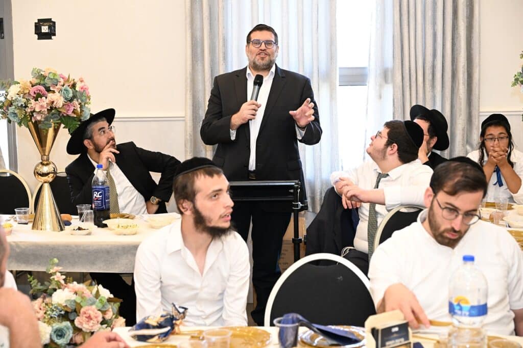 צפו: הילדים המיוחדים חגגו בהכנסת ספר תורה