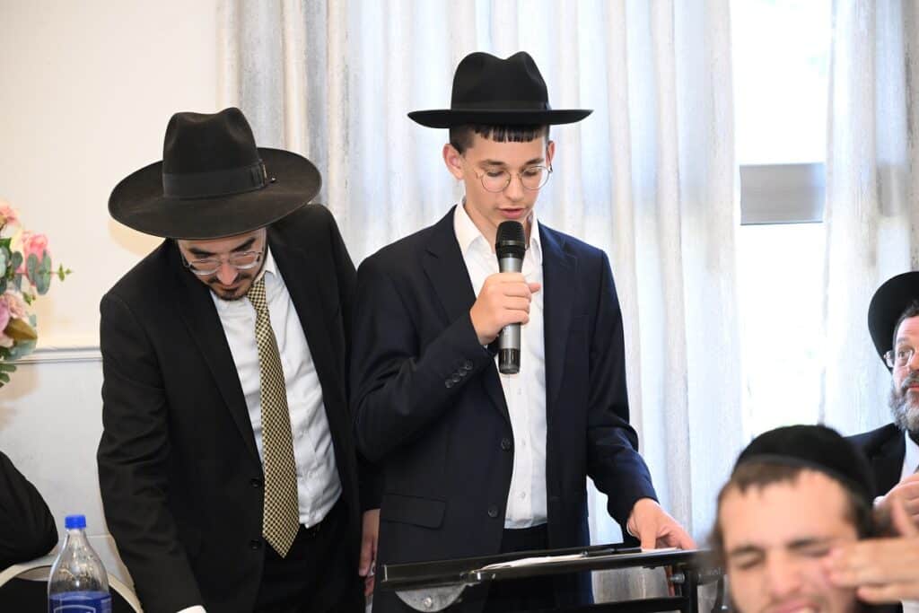 צפו: הילדים המיוחדים חגגו בהכנסת ספר תורה