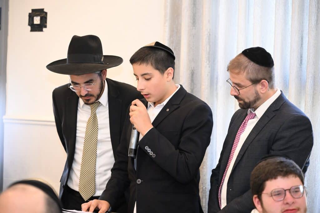 צפו: הילדים המיוחדים חגגו בהכנסת ספר תורה